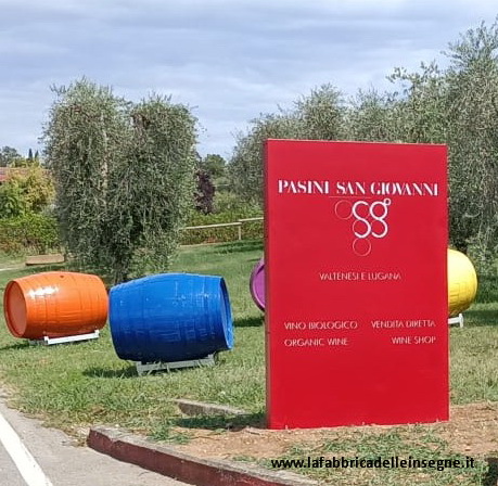 Totem – esempio dal portfolio La Fabbrica delle Insegne